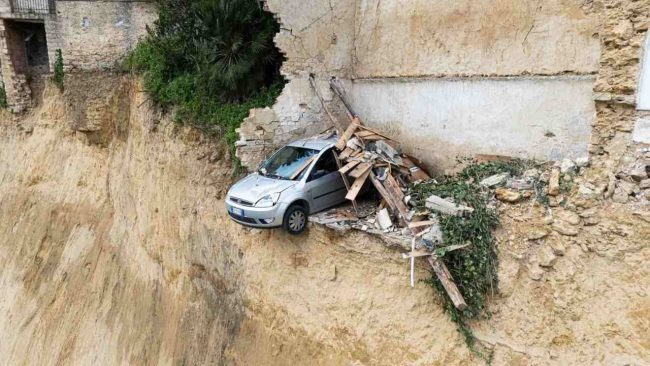 Frana di Niscemi, l’appello di una gioventù inghiottita dalla propria terra: “Non meritiamo di essere dimenticati”
