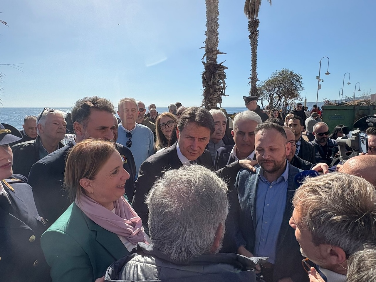 Conte ad Acireale: “Dialogo aperto per un governo serio e alternativo” Conte ad Acireale: “Dialogo aperto per un governo serio e alternativo”