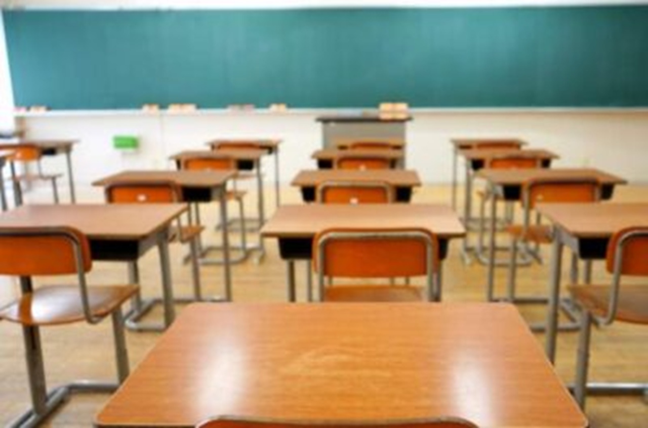 Colpisce il compagno di scuola con un martello: shock in un istituto di Gela Colpisce il compagno di scuola con un martello: shock in un istituto di Gela