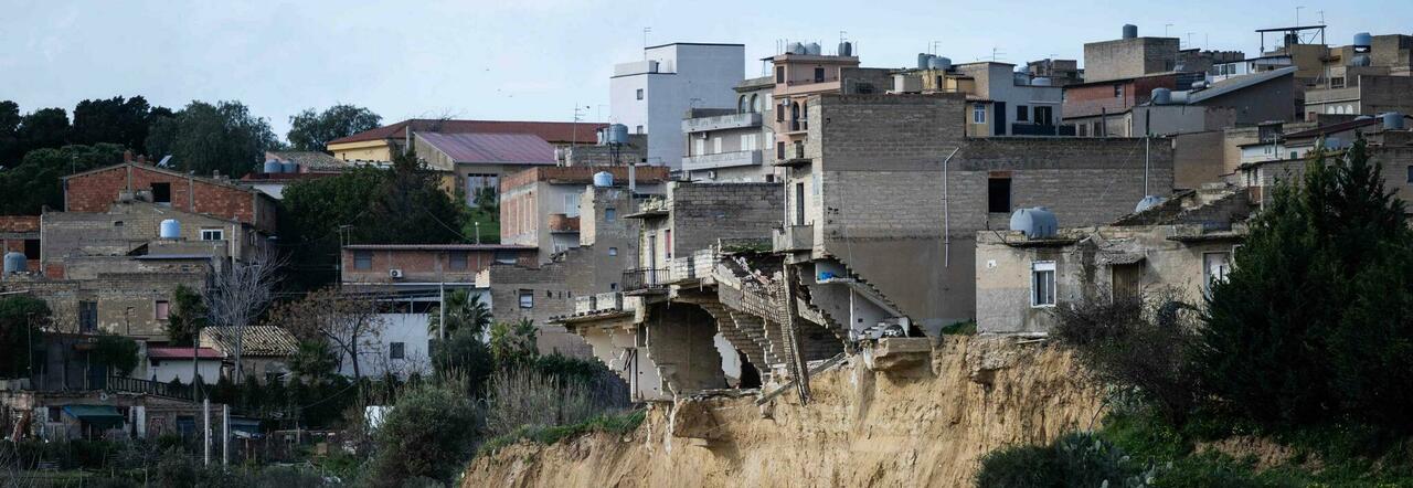 “La Sicilia alza la testa”: da Niscemi l’accusa di De Luca e la proposta per ripartire