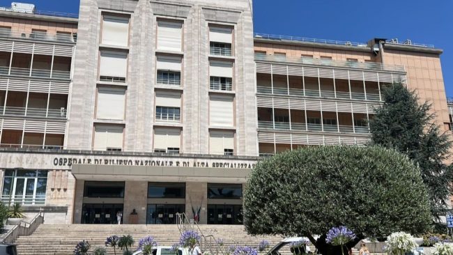 Nessun trapianto per il bimbo di Napoli con il cuore bruciato: la decisione degli esperti