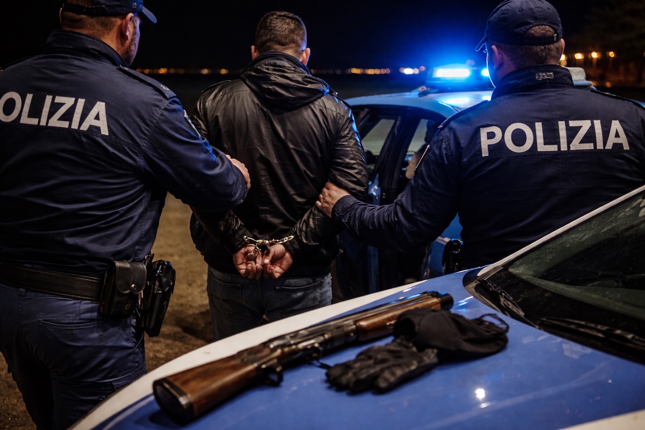 Arrestato l’uomo che ha rapinato una coppia appartata in auto al lungomare di Milazzo