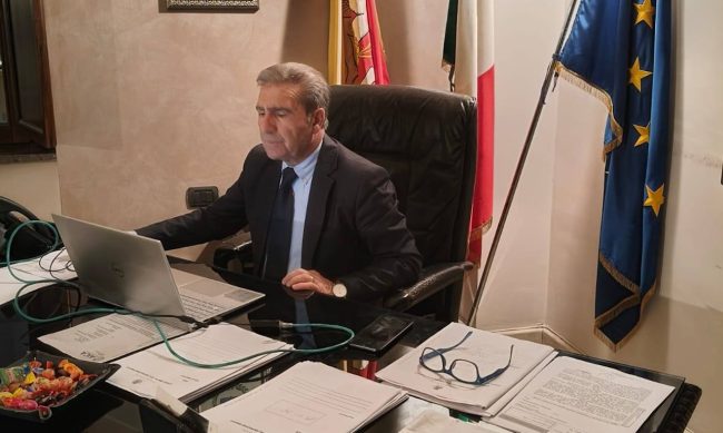 Preso di mira sui social il sindaco di Canicattì: al via la caccia ai “leoni da tastiera”
