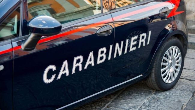 Messina, momenti di paura in un negozio del centro: 19enne tunisino ruba un coltello da cucina e semina il panico