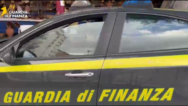 Palermo, maxi sequestro della Finanza: oltre 145mila articoli contraffatti e pericolosi