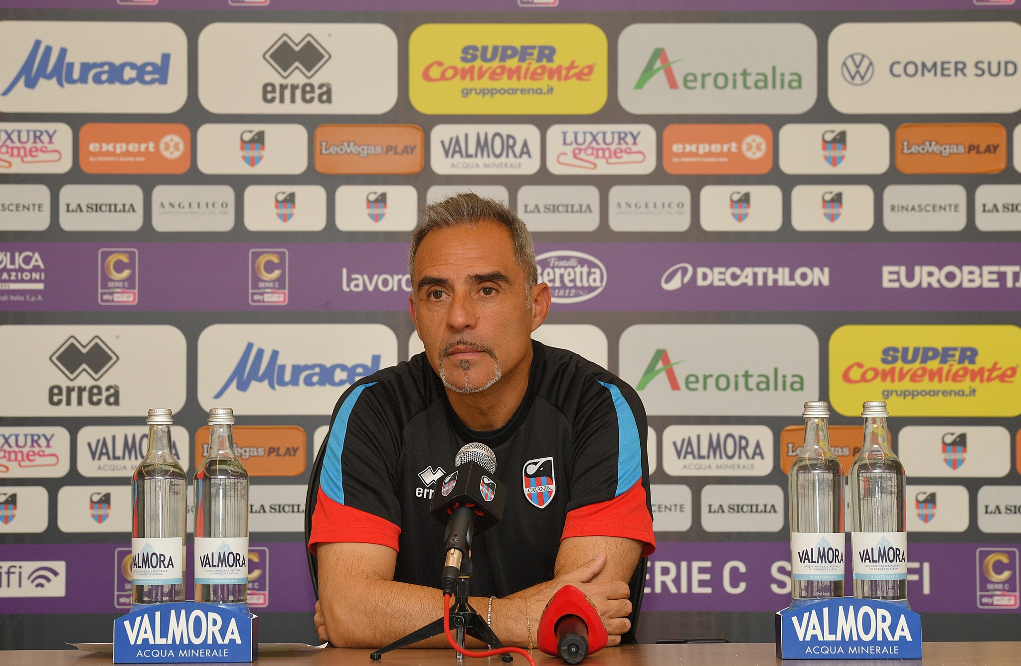 Toscano: con la Casertana sarà una partita di testa. Io vivo per il primo posto. Toscano: con la Casertana sarà una partita di testa. Io vivo per il primo posto.