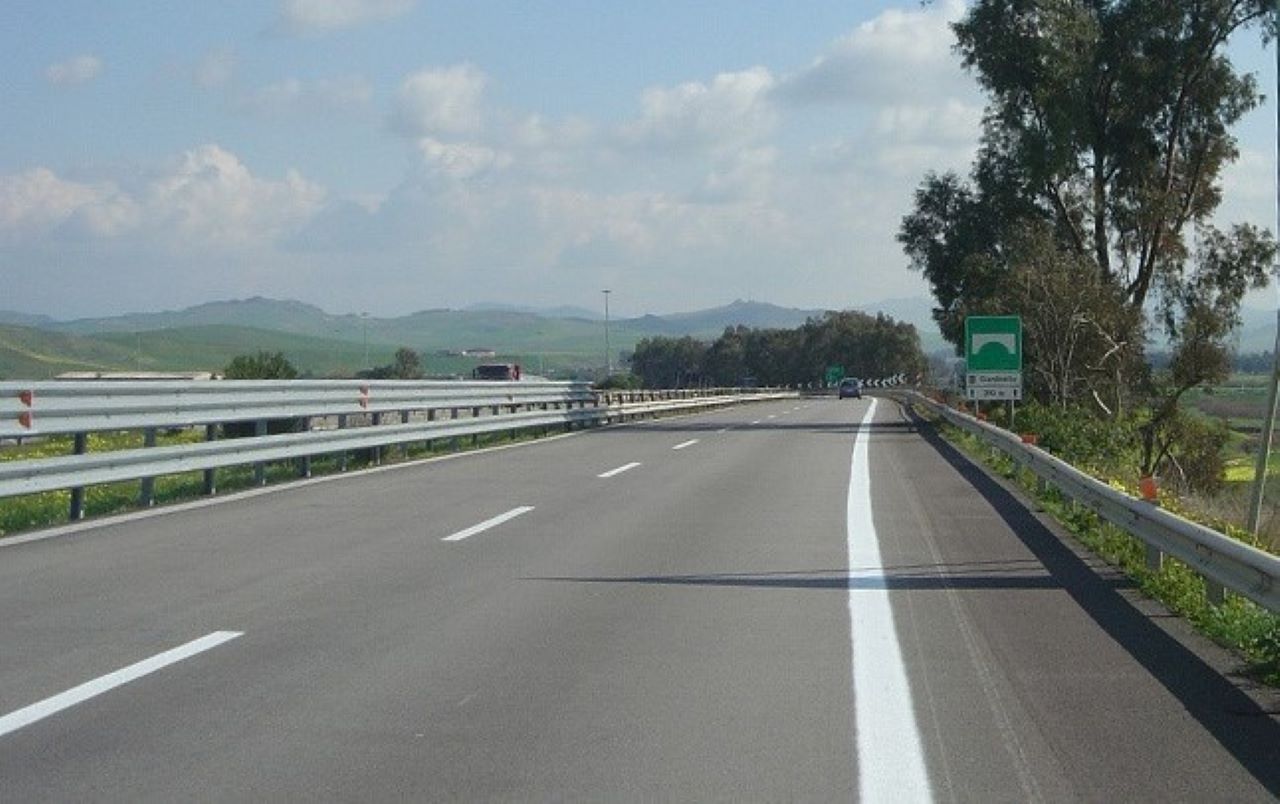 Tragedia sull’autostrada Trapani-Palermo: camionista 42enne viene colto da un malore e muore