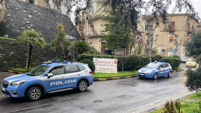 Polizia in azione nel Catanese per “dare un calcio” all’illegalità