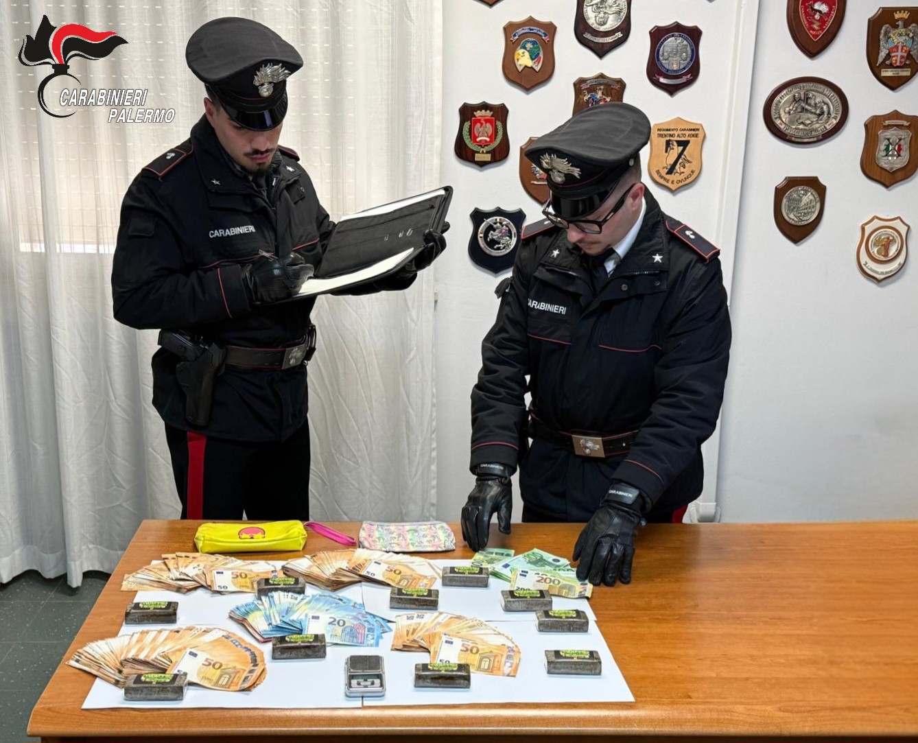 Operazione antidroga a Palermo: sequestrati un chilo di hashish e 33mila euro in contanti