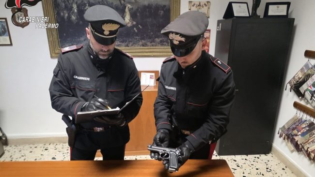 Esplosi 14 colpi di pistola a Torretta, nei guai due giovani
