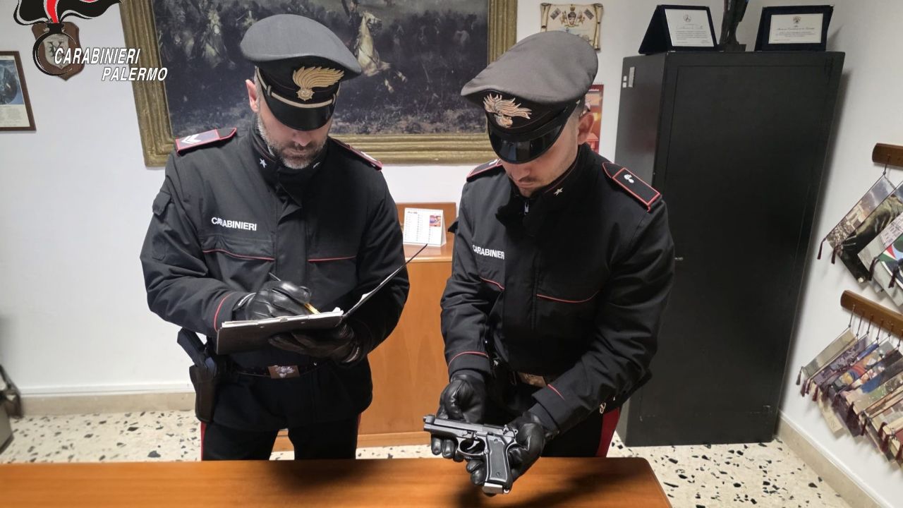 Esplosi 14 colpi di pistola a Torretta, nei guai due giovani