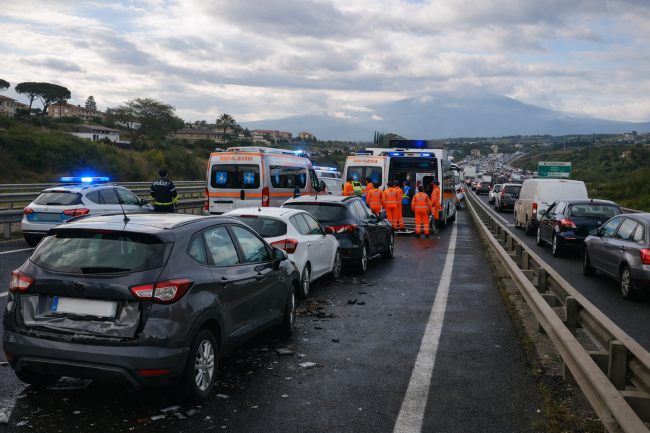 Tamponamenti a catena sulla E45: traffico paralizzato tra Misterbianco e San Giovanni Galermo