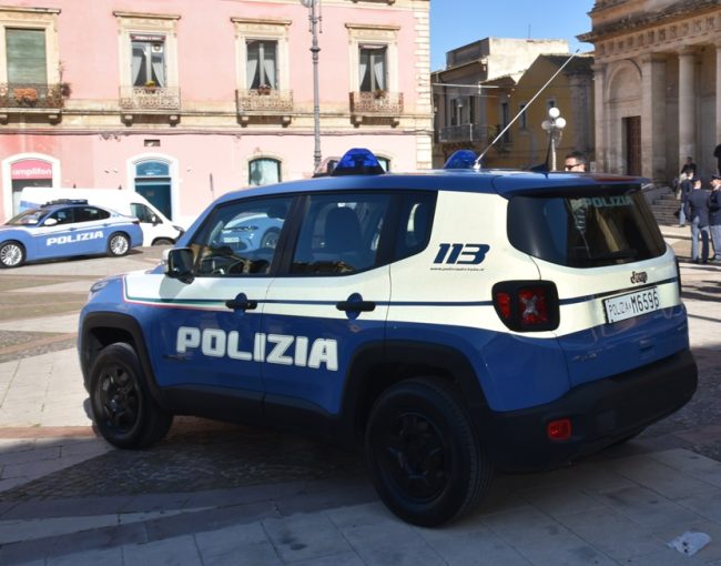 Vittoria, fuori dai domiciliari e dal comune: due uomini denunciati dalla polizia