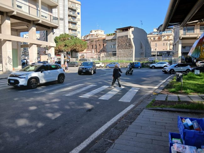 Catania, pedoni a rischio in piazza Europa: l’appello di CONSAAMBIENTE