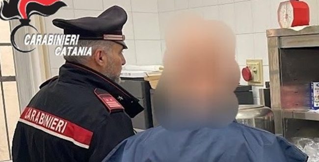 Scarsa igiene e irregolarità in un ristorante del Catanese: sanzionato il titolare