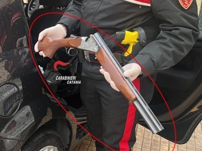 Catania, fucile clandestino in auto: arrestato 25enne