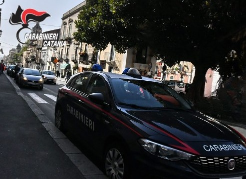 Catania, droga consegnata su appuntamento in strada: arrestata 48enne Catania, droga consegnata su appuntamento in strada: arrestata 48enne