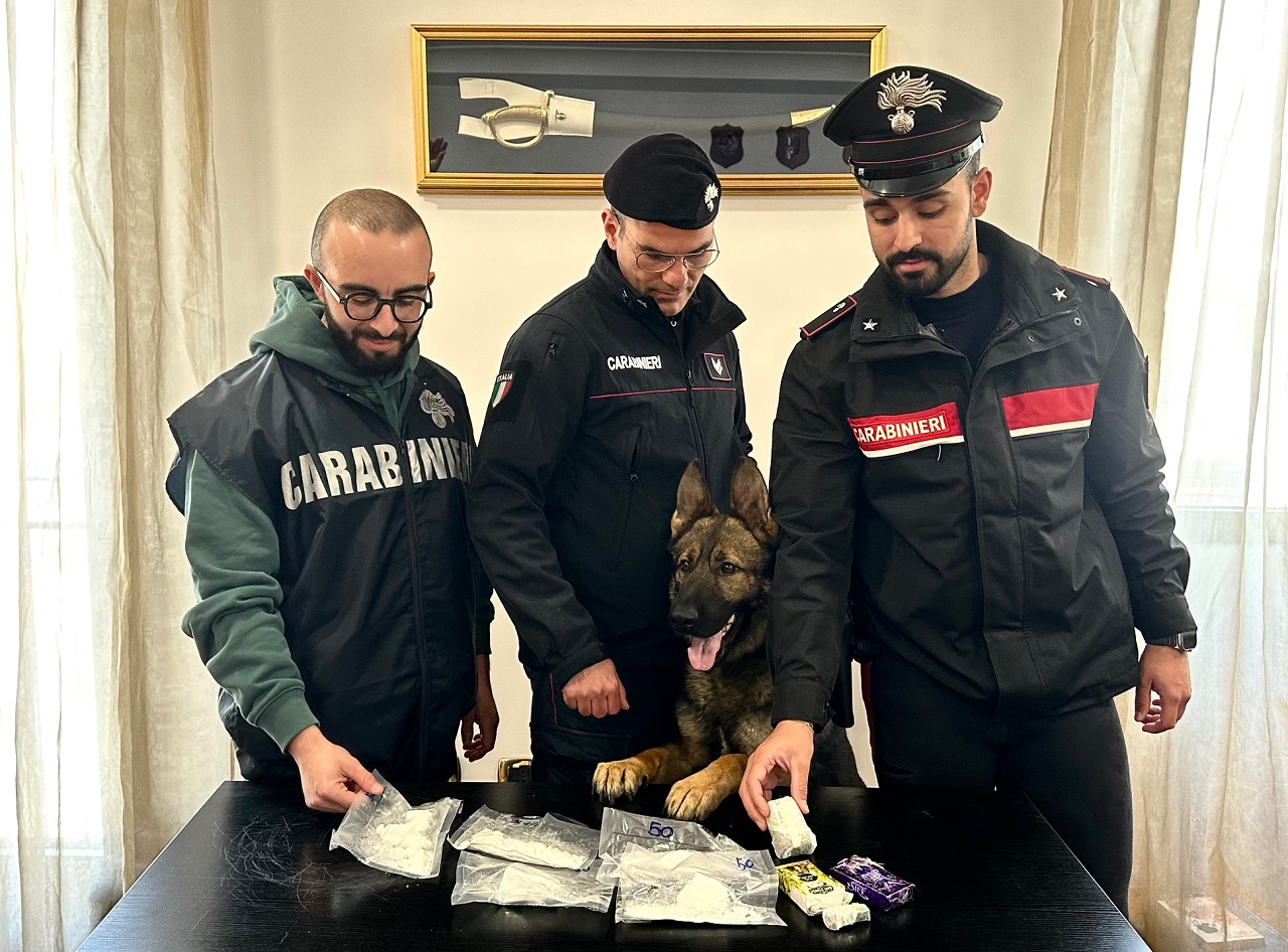 Nasconde la droga in un vano segreto nel garage condominiale: arrestato 22enne a Licata Nasconde la droga in un vano segreto nel garage condominiale: arrestato 22enne a Licata