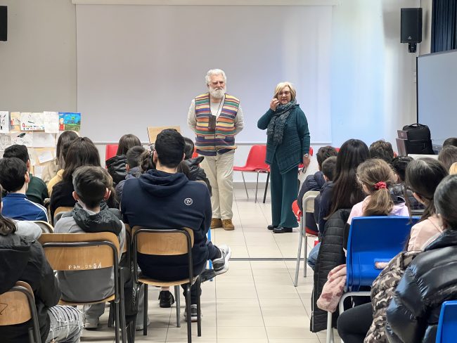 Al “San Giorgio” di Catania incontro con l’autore Giorgio Scaramuzzino: “NASI ROSSI – La pace può iniziare da un sorriso”
