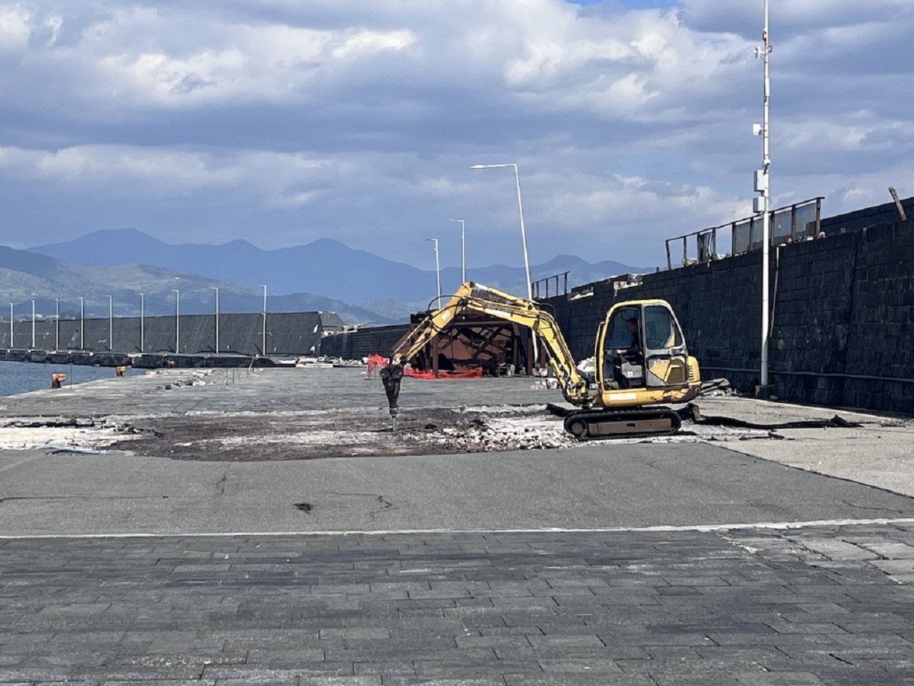 Al via i lavori per il ripristino della banchina del porto di Riposto: il sopralluogo del sindaco