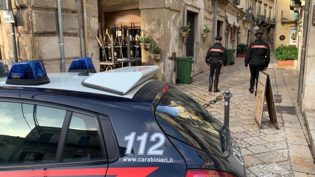 Evade gli arresti domiciliari per compiere un furto: arrestato un 32enne nel Ragusano