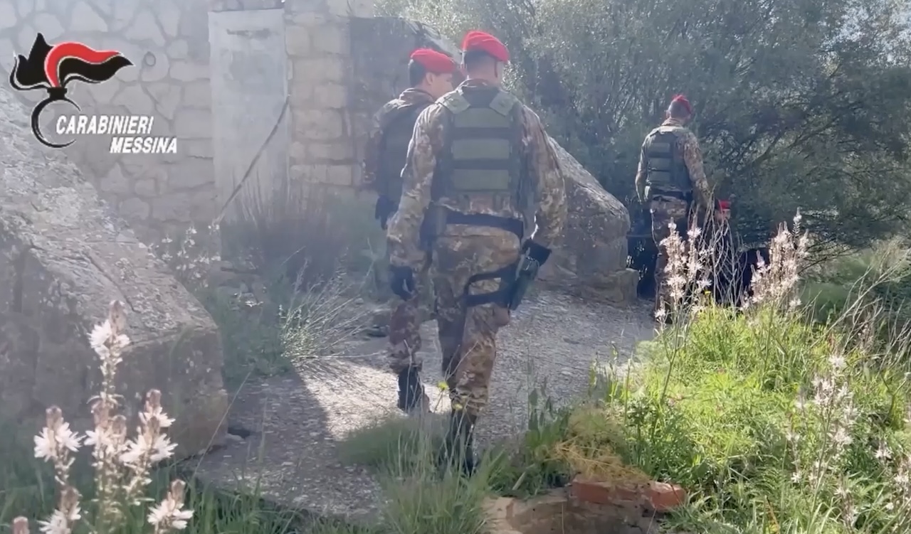 Traffico di droga tra Milazzo e le Eolie. Il coinvolgimento delle donne e gli incassi da mille euro al giorno Traffico di droga tra Milazzo e le Eolie. Il coinvolgimento delle donne e gli incassi da mille euro al giorno