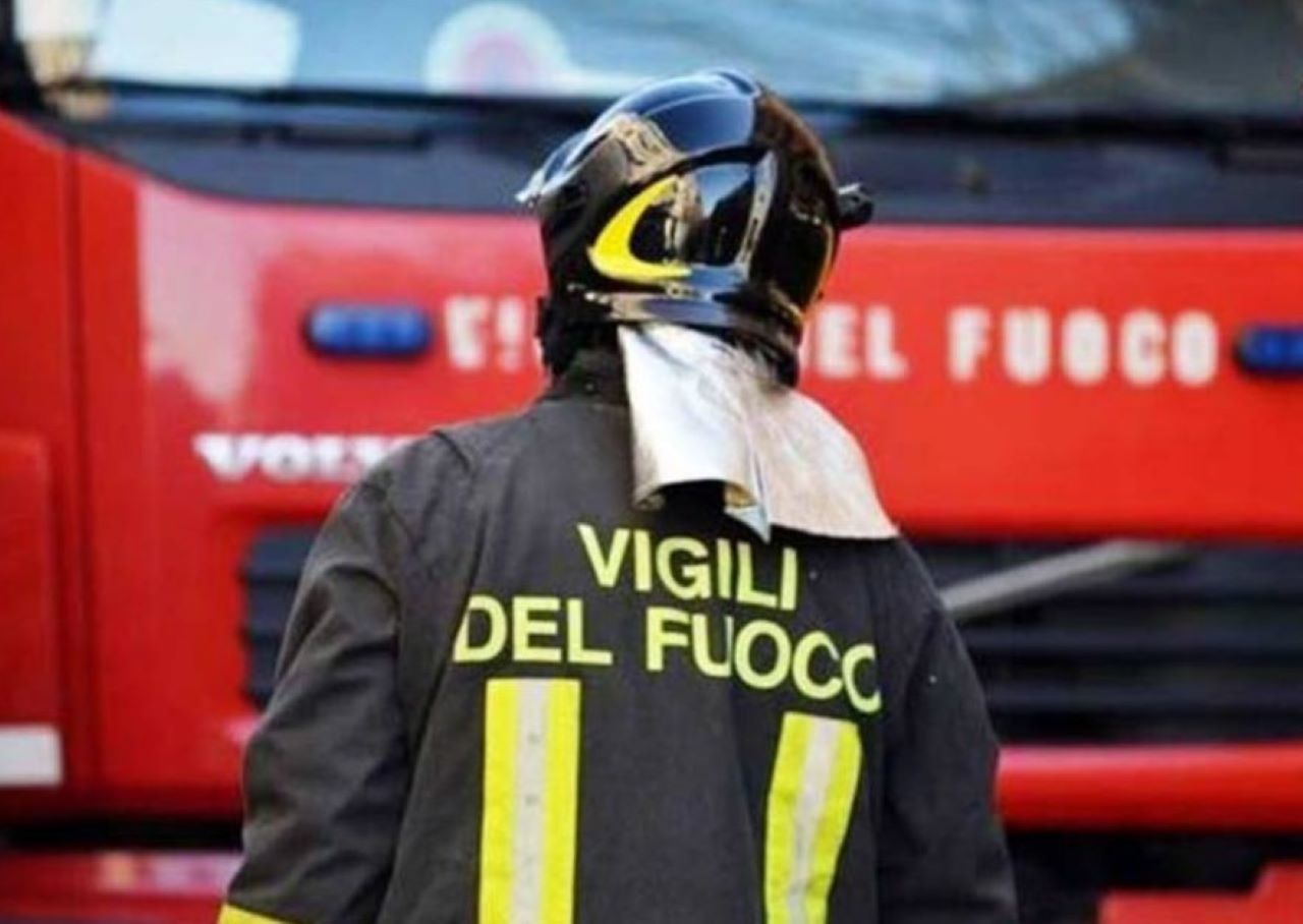 Vampe di San Giuseppe a Palermo: vigili del fuoco aggrediti e danni in vari quartieri della città