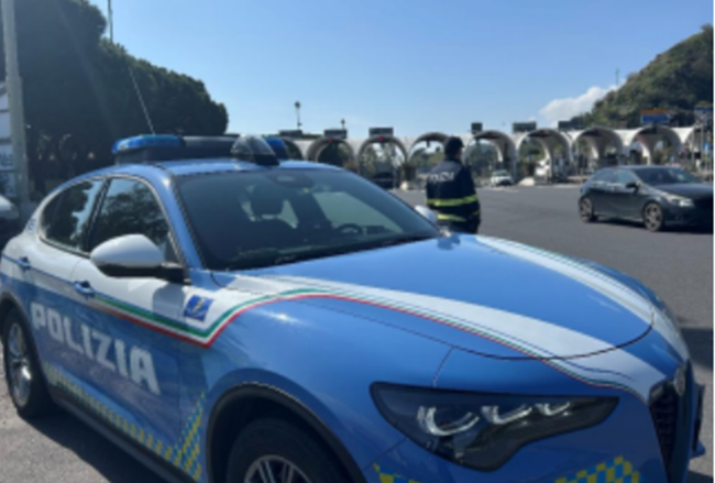 Viola l’obbligo di soggiorno: sorvegliato speciale arrestato dalla polizia stradale sull’A18