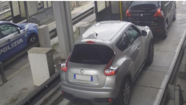 Ripulivano soldi “sporchi” ai caselli: due arresti sulla Messina-Catania