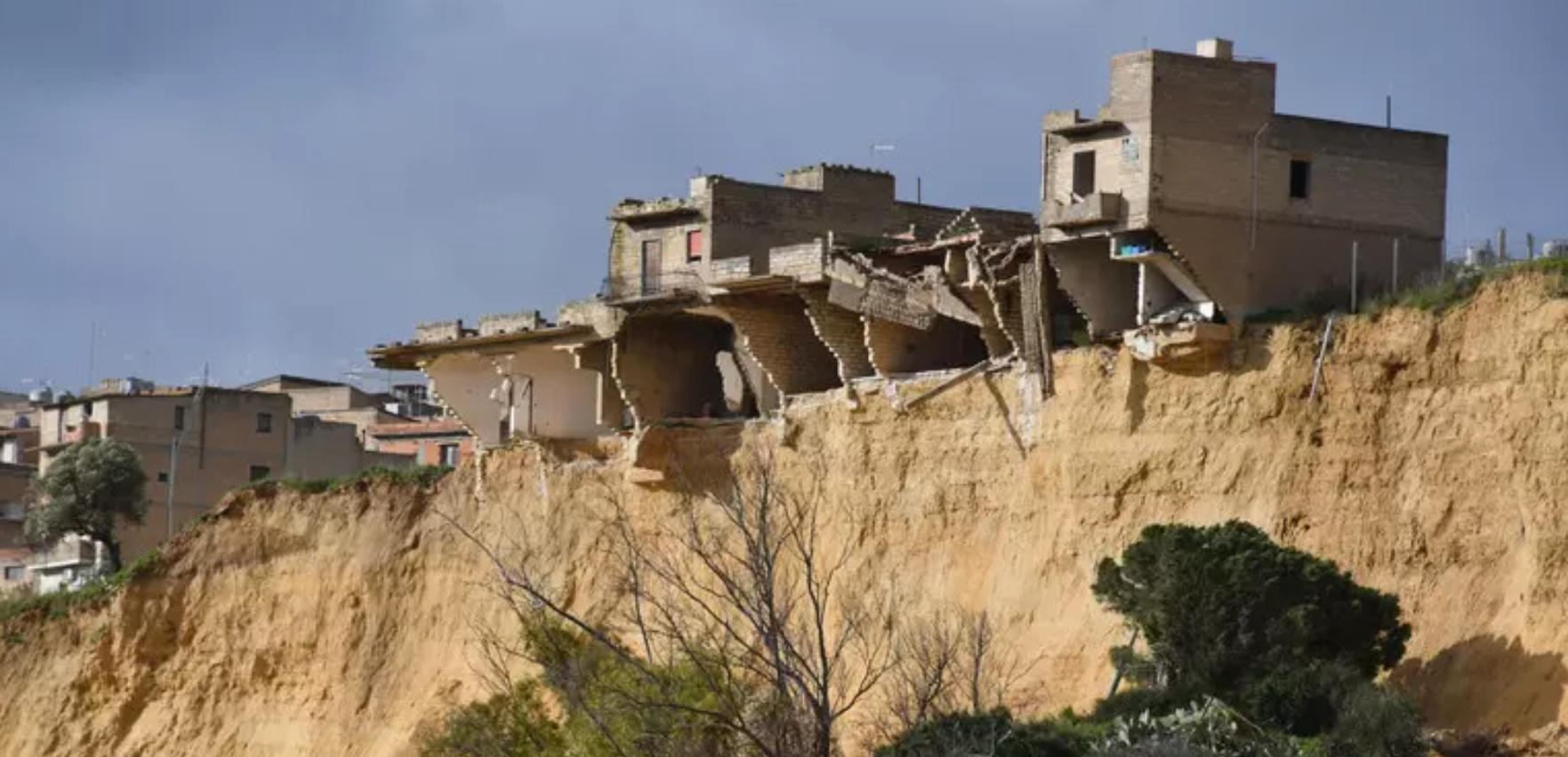 Frana di Niscemi, la Procura di Gela indaga: nel mirino interventi mai realizzati e fondi non utilizzati Frana di Niscemi, la Procura di Gela indaga: nel mirino interventi mai realizzati e fondi non utilizzati