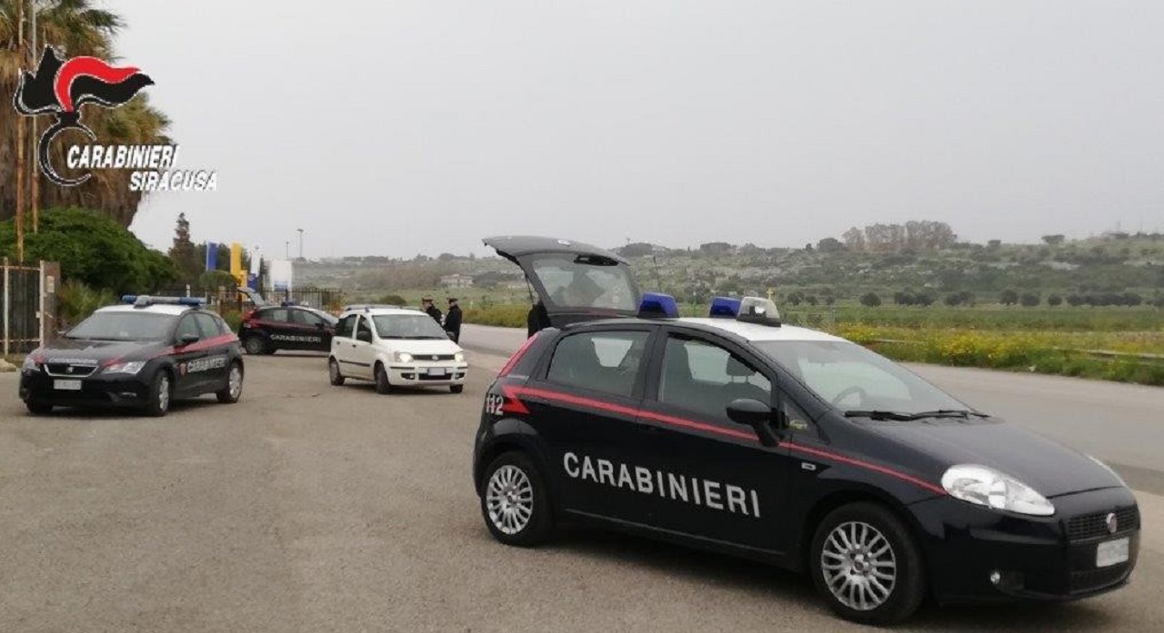 Siracusa, rubano in un centro commerciale dismesso: 2 arresti