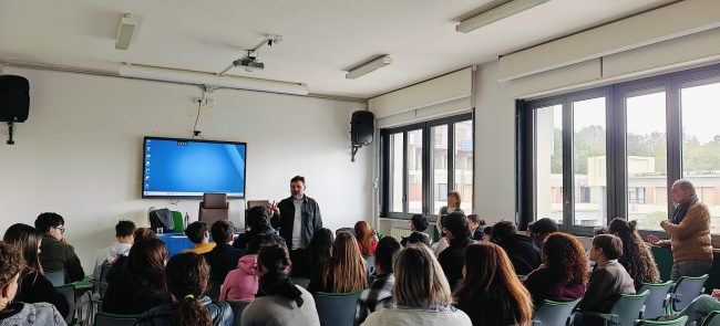 Dante “sale in cattedra” all’Alberghiero: il messaggio pedagogico della Commedia tra i banchi del Wojtyla