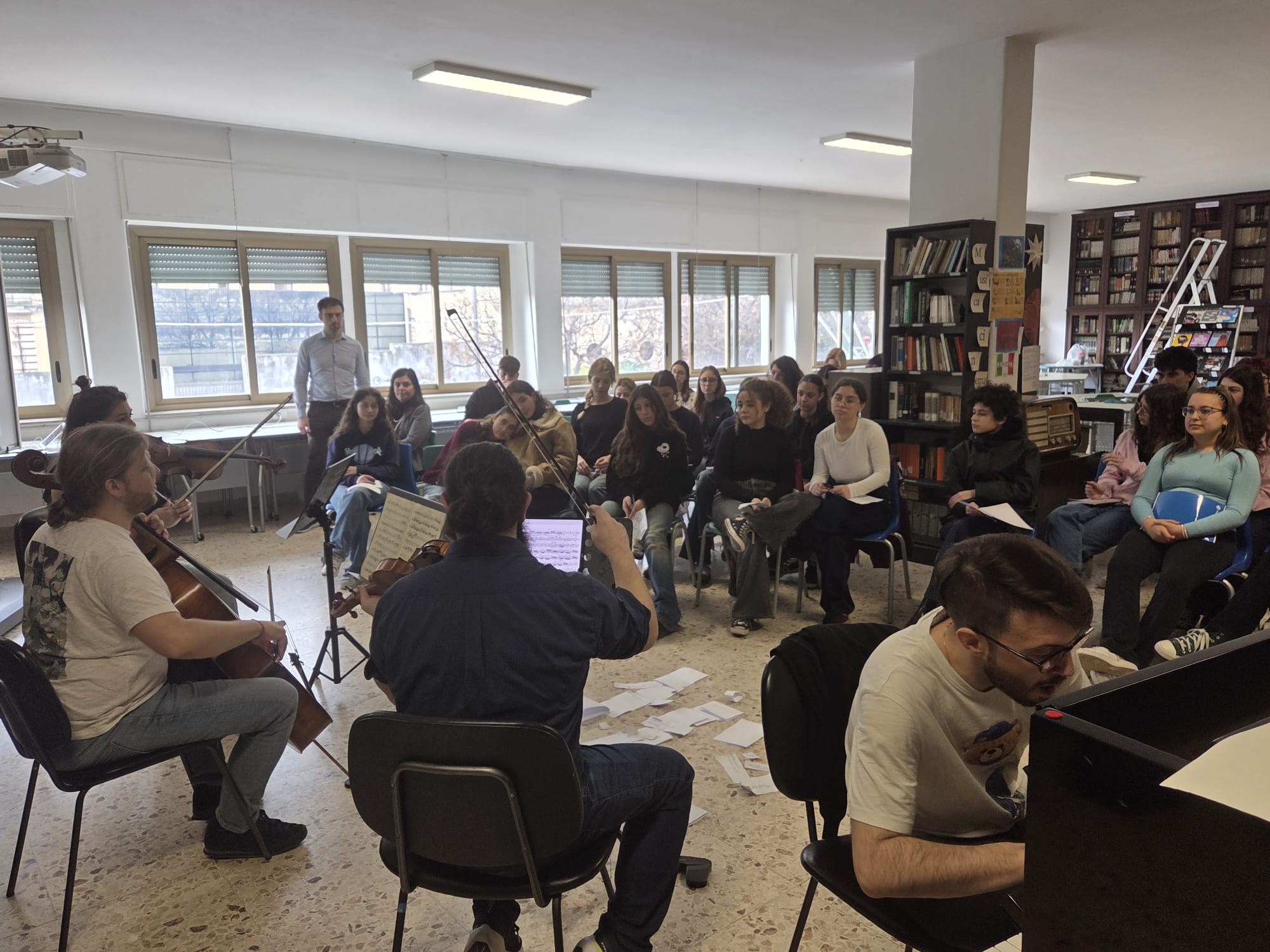 Viaggio tra le emozioni della musica: successo per la lezione-concerto allo Spedalieri