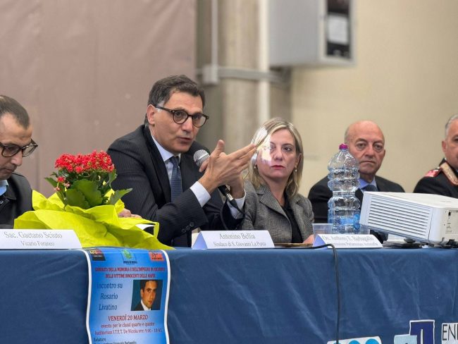 Al “De Nicola” di San Giovanni La Punta incontro su Rosario Livatino: ricordo delle vittime di mafia