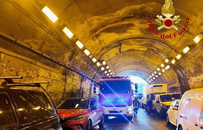 Maxi incidente sulla Messina-Palermo: decine di auto coinvolte
