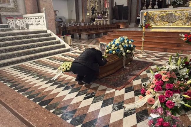 Messina, lacrime e una folla di gente per i funerali di Daniela Zinnanti