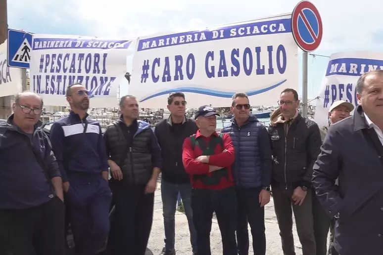 Sit-in al porto di Sciacca: proteste per caro gasolio e poco pesce in mare