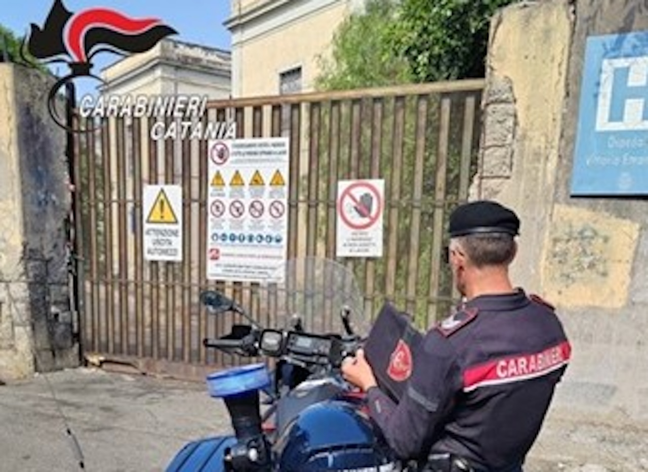 Intrusione in un cantiere edile a Catania: fermato 34enne armato di forbici e martello