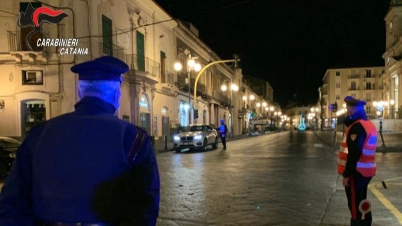 Giarre, evade dai domiciliari per fare due chiacchiere con amici