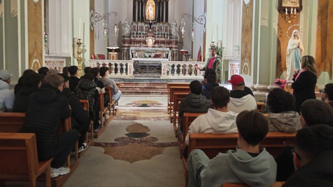 Catania, le classi terze dell’istituto Cannizzaro alla scoperta del percorso Agatino: tra storia, fede e tradizione Catania, le classi terze dell’istituto Cannizzaro alla scoperta del percorso Agatino: tra storia, fede e tradizione