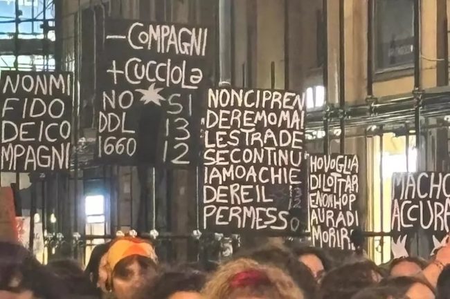 Palermo, corteo per la Giornata della Donna: in piazza un migliaio di persone con “Non una di meno”