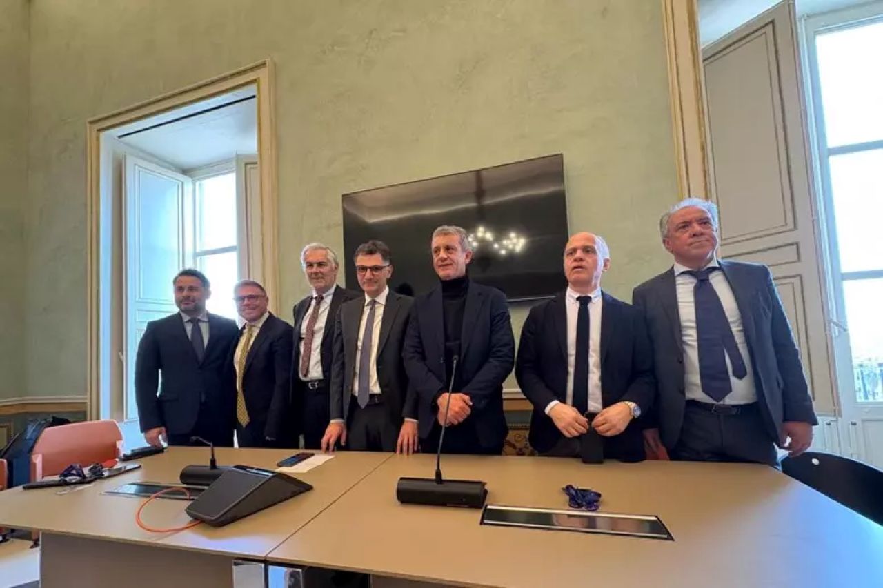 Le forze del campo progressista siciliano chiedono le dimissioni del presidente Renato Schifani