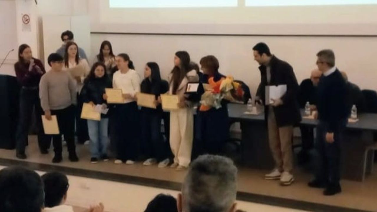 Trionfo per gli alunni dell’I.C. “Giuffrida – La Mela” di Adrano: premiati al concorso “In dialogo con San Francesco e Santa Chiara oggi”