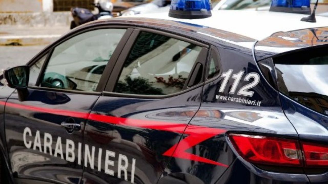 Con la droga in auto e la pistola in casa: un arresto a Paternò