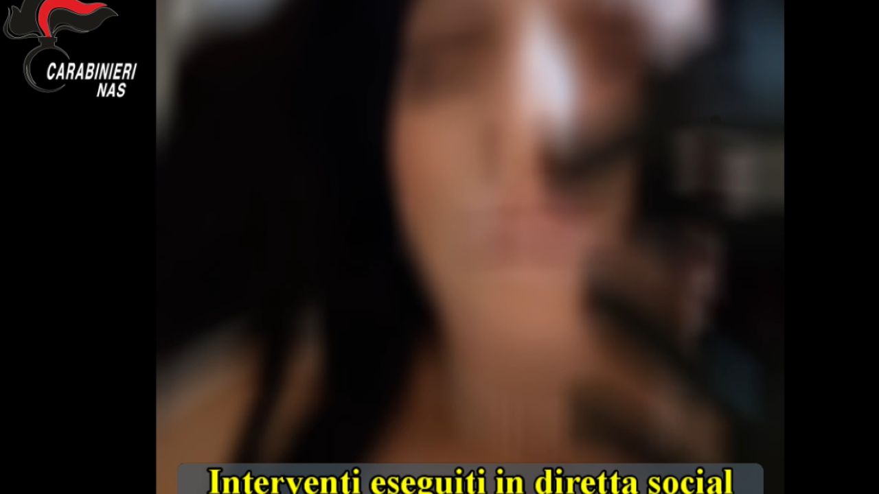 Catania, si finge medico e allestisce un centro estetico: guai per una 40enne – IL VIDEO Catania, si finge medico e allestisce un centro estetico: guai per una 40enne – IL VIDEO