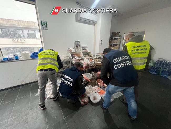 Misterbianco, maxi sequestro in ristorante etnico: 500 kg di alimenti in pessimo stato