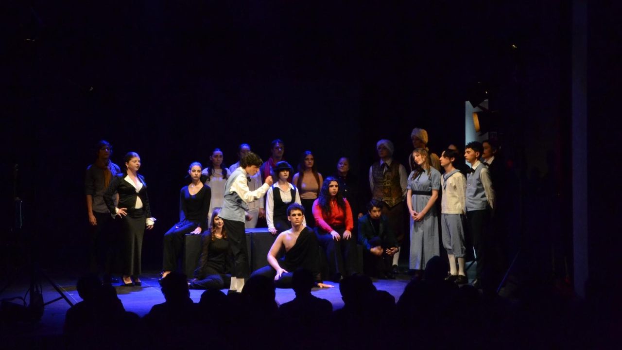 Alla scoperta di Leopardi, lo spettacolo ‘Memorie di un pessimismo cosmico’ del Marchesi di Mascalucia