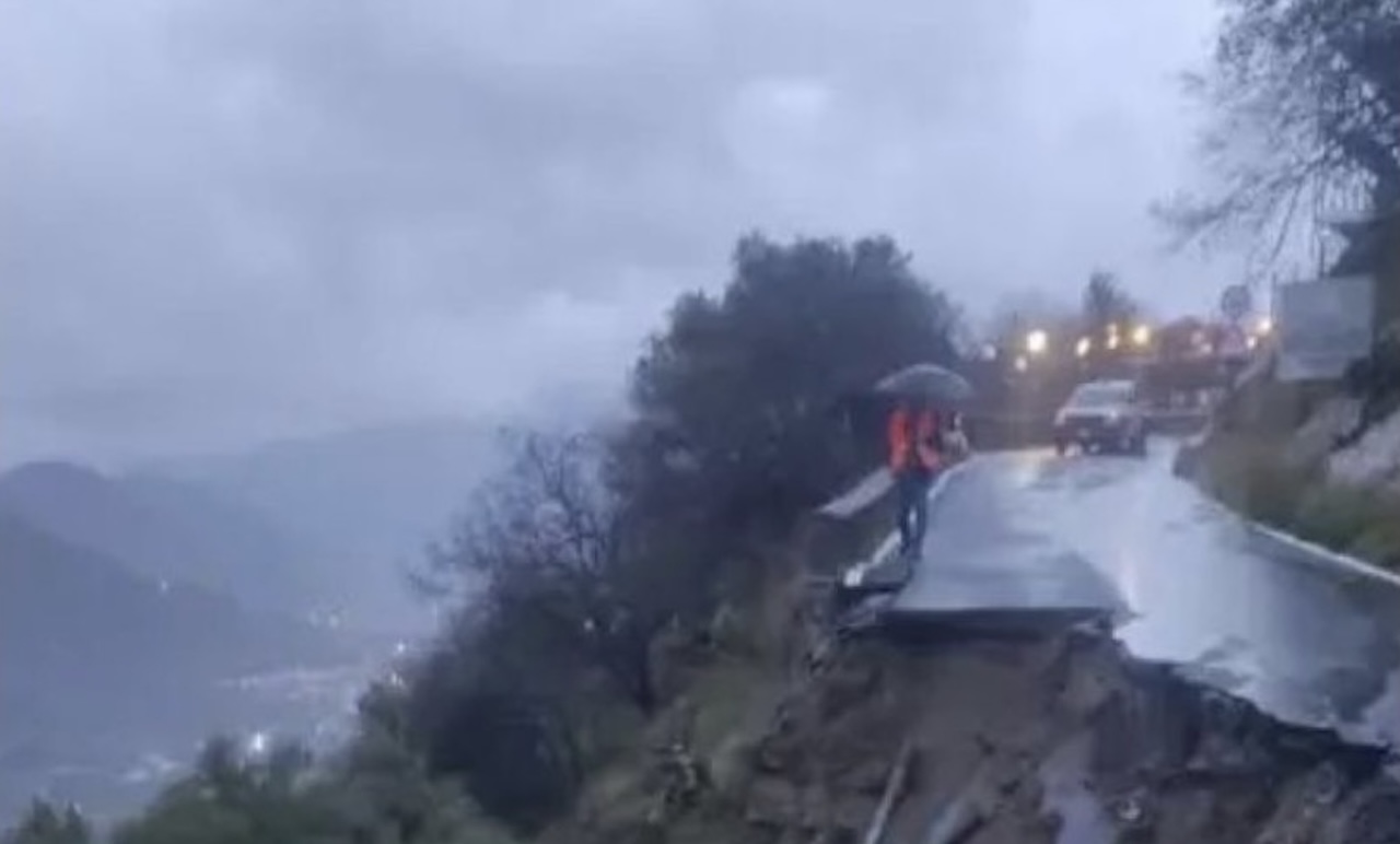 Frana nel Messinese, crollato un tratto della Strada provinciale 6