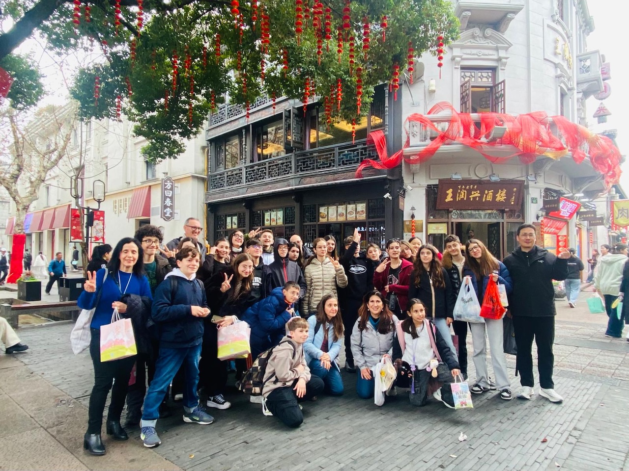 Oltre lo scambio culturale: studenti dell’I.C.S. “Italo Calvino” di Catania con gli studenti cinesi costruiscono un incontro autentico Oltre lo scambio culturale: studenti dell’I.C.S. “Italo Calvino” di Catania con gli studenti cinesi costruiscono un incontro autentico
