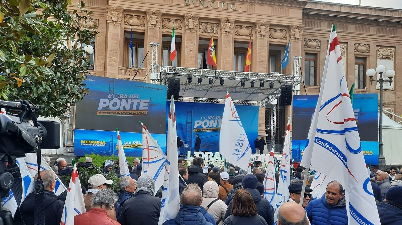 Ponte sullo Stretto, la manifestazione a favore del progetto a Messina Ponte sullo Stretto, la manifestazione a favore del progetto a Messina